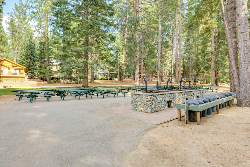 1 Mi to Beach & Golf Course! Lake Almanor Cabin