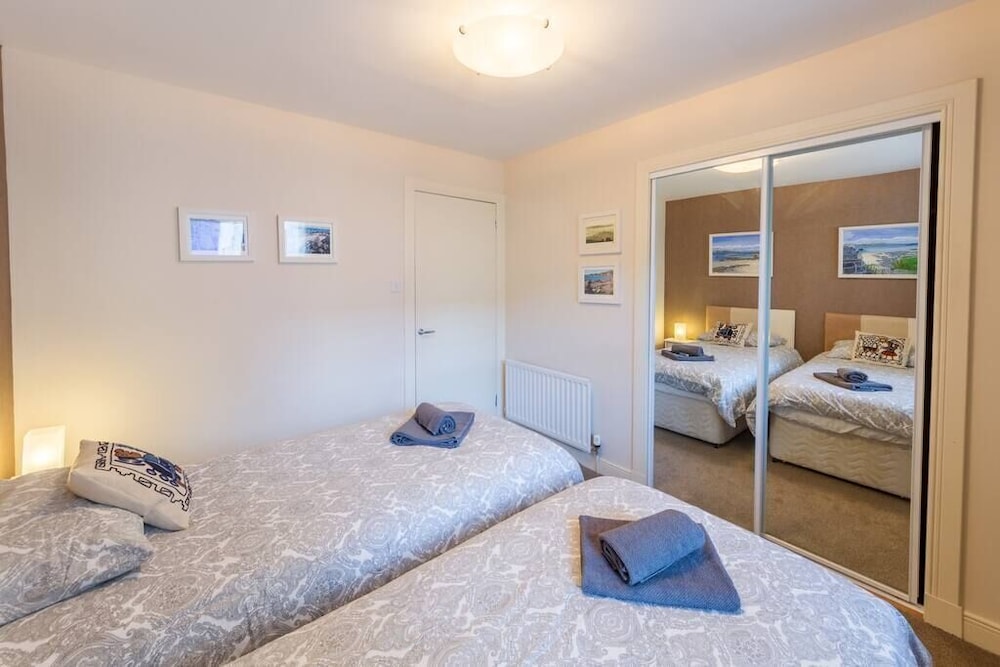 Contemporary Holyrood Apartment view 4