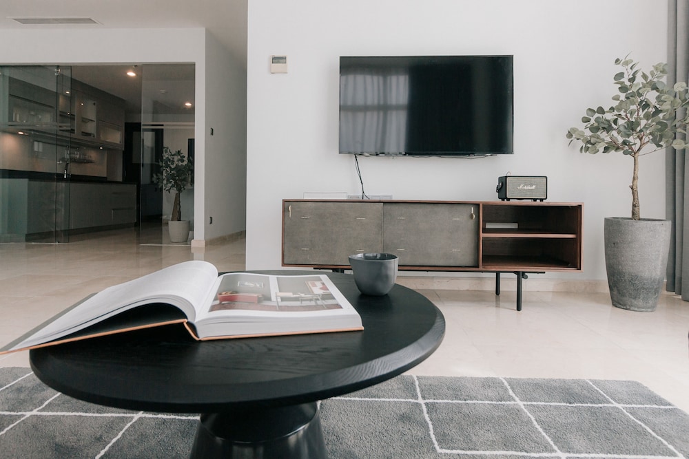 Blue Arch Suites - The Notre Dame Saigon
