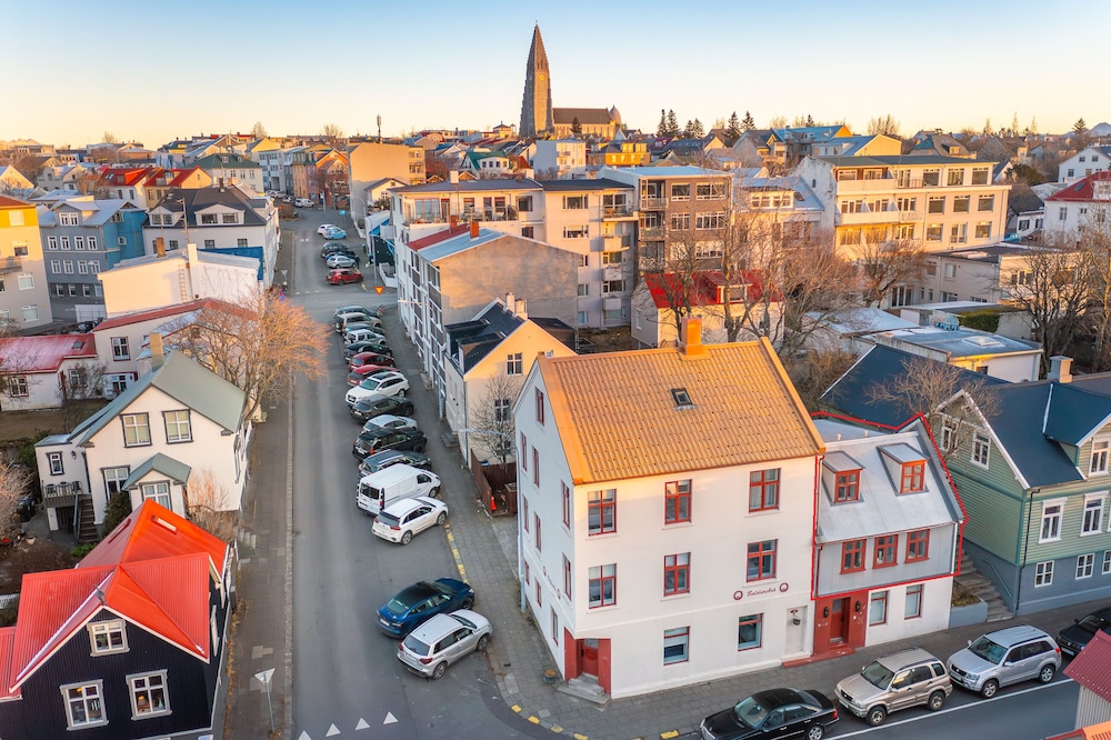 Downtown Baldursbrá Holiday Home
