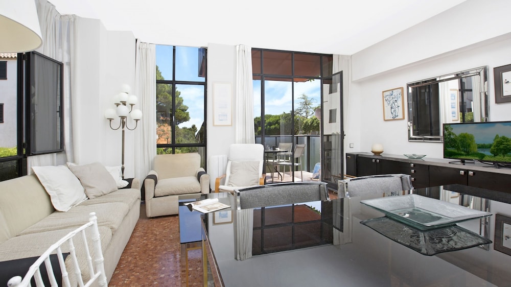Pineda in Llafranc With 4 Bedrooms and 2 Bathrooms