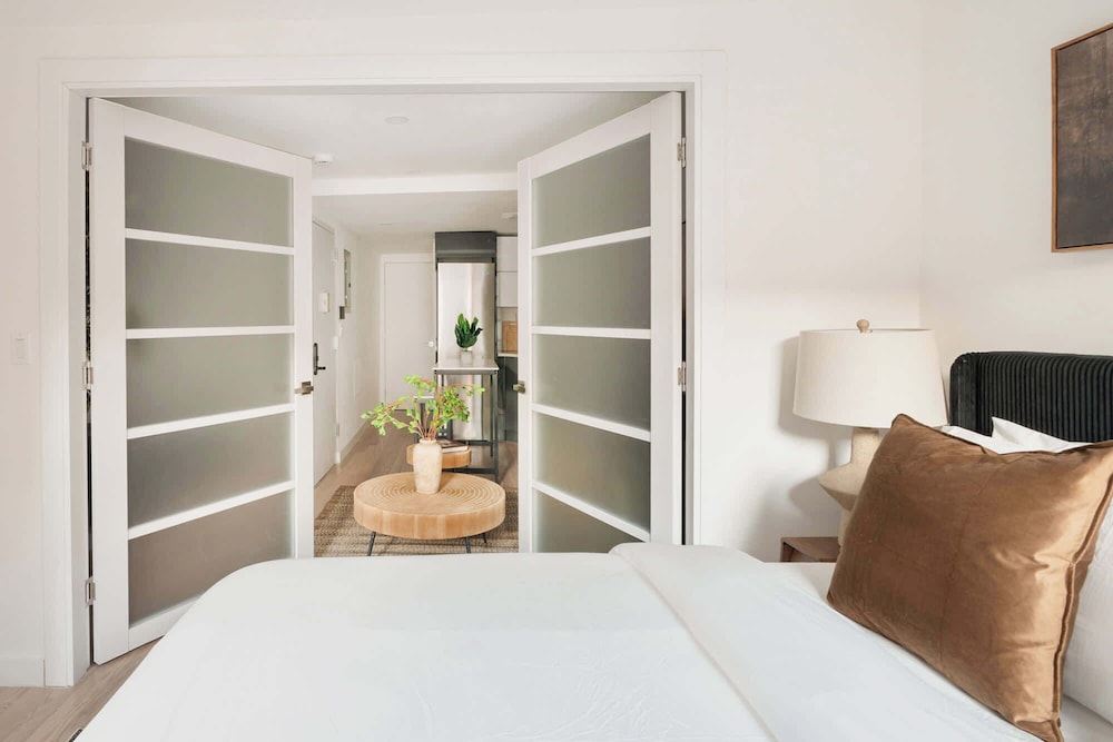 22-3b Sleek Modern 1BR Gramercy