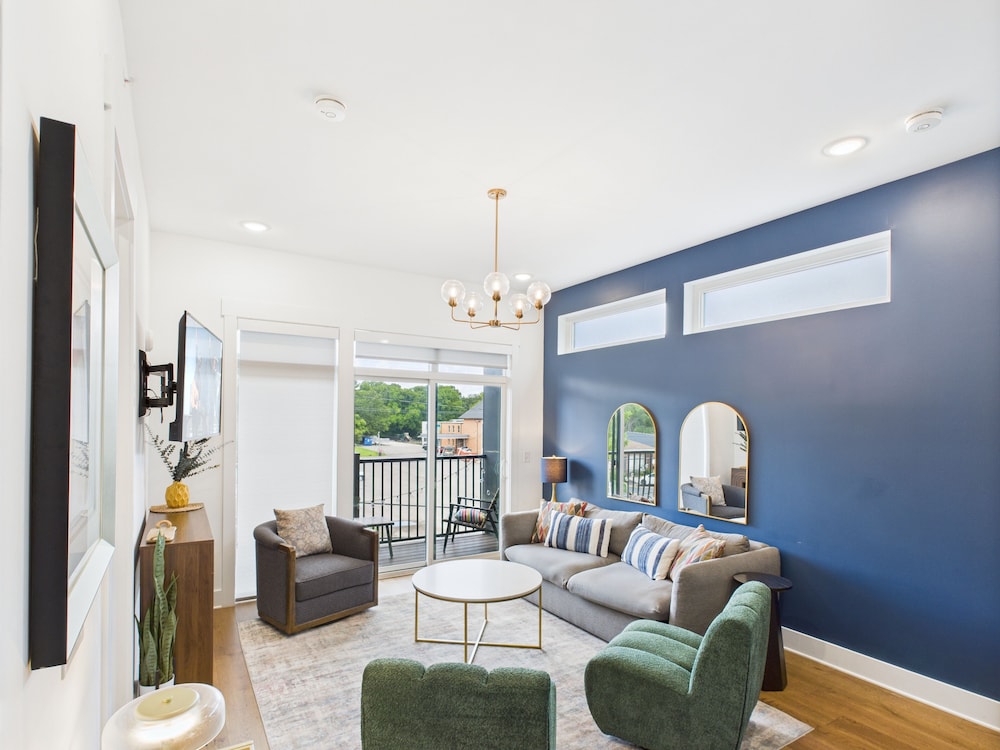 Gallatin Retreat-private Balcony-in East Nashville