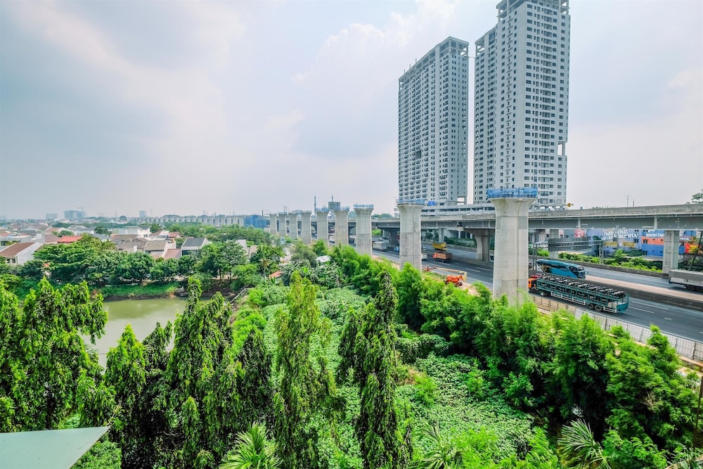 Comfy and Simply Studio Room at Grand Kamala Lagoon Apartment view 3