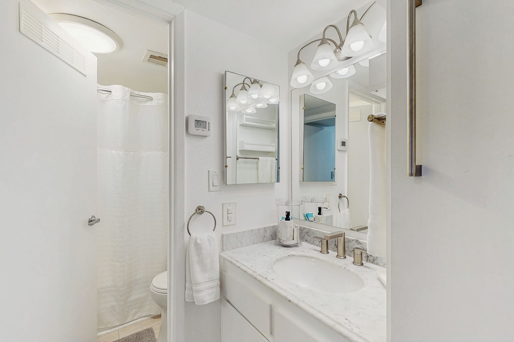 55+ Condo w/ Balcony & Mtn Views, Shared W & D