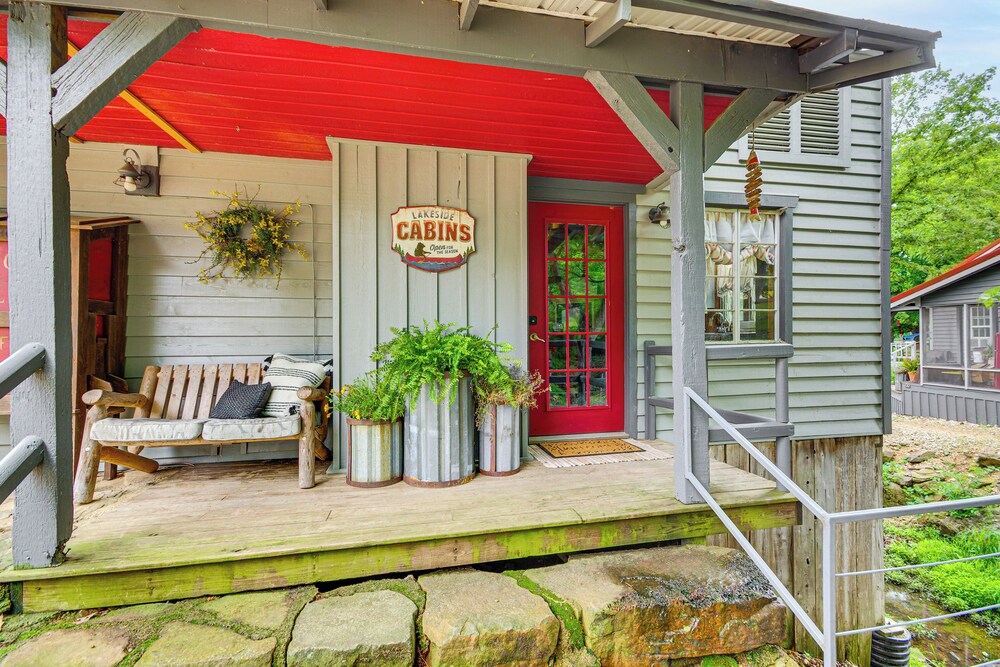 Hike, Swim & Fish: Lakefront Cabin in Roach!