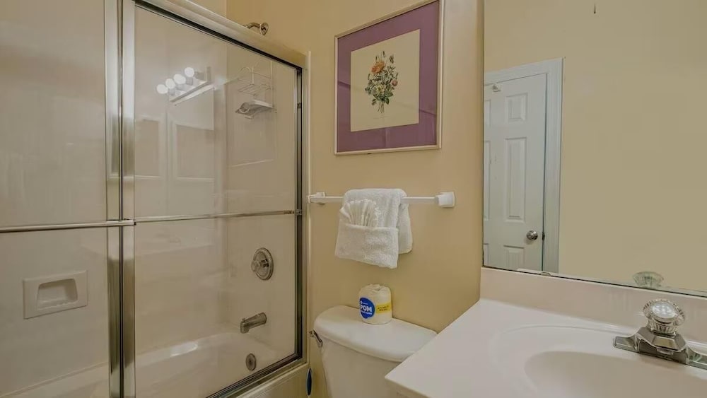 Pavilion Palms 205b