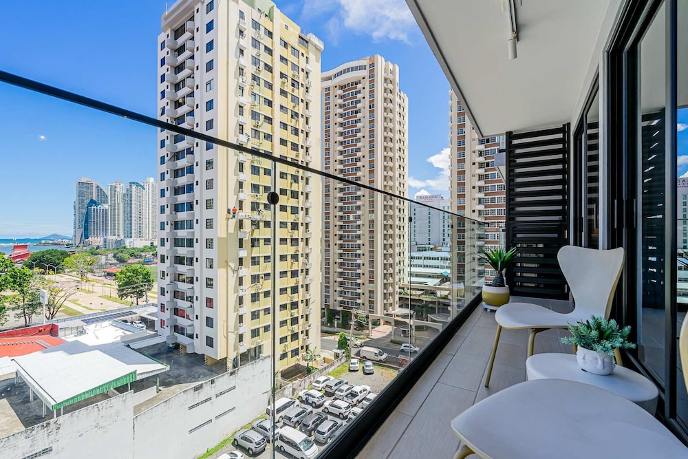 w Premium 1BR w Balcony in San Francisco