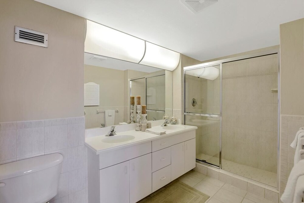 Sunny Beachfront Condo With Pool and Sw-facing Balcony