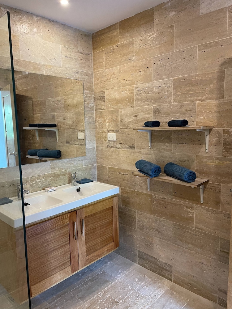 Large 3-bedroom Apartment