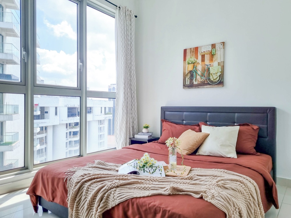 NaiBnB @ Regalia Residence