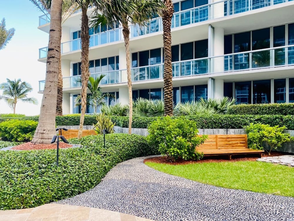 Carillon Miami Beach Private Suites