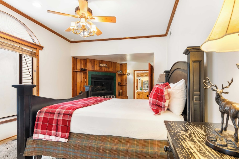 Lakeview Cabin w/ Game Room & Deck Near Ski Slopes & Trails Sleeps 20 Waterview by Avantstay