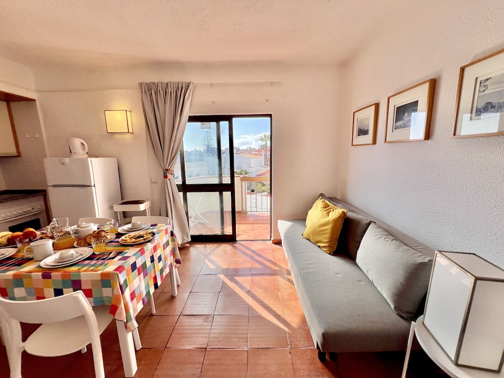 Albufeira Skylight 2 by Homing