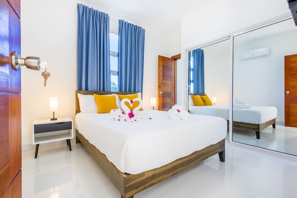 Relaxing 3-bedroom Villa With Pool Rooftop Jacuzzi in a Secluded Setting