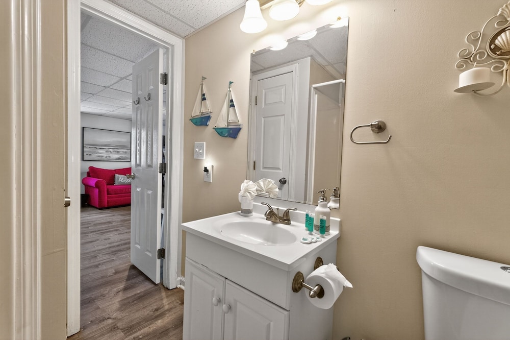 Coastal Retreat Steps From Private Beach 2 Bedroom Apts