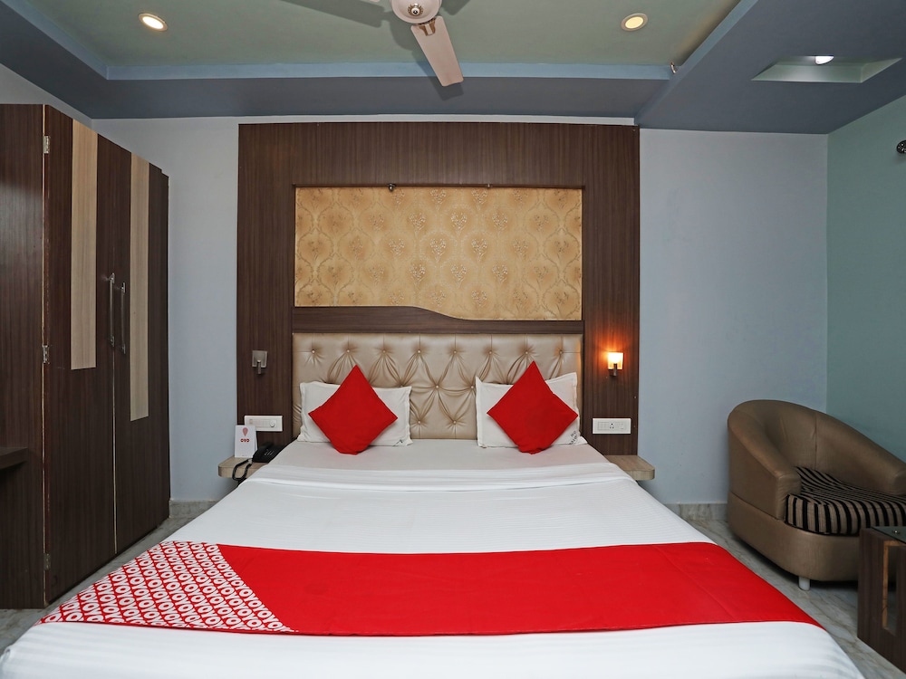 OYO 16173 Hotel Dk