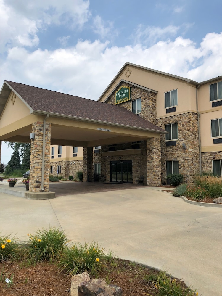 Country View Inn & Suites