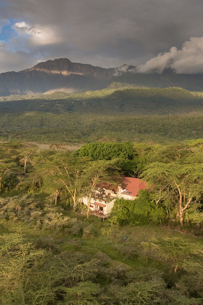 Hatari Lodge