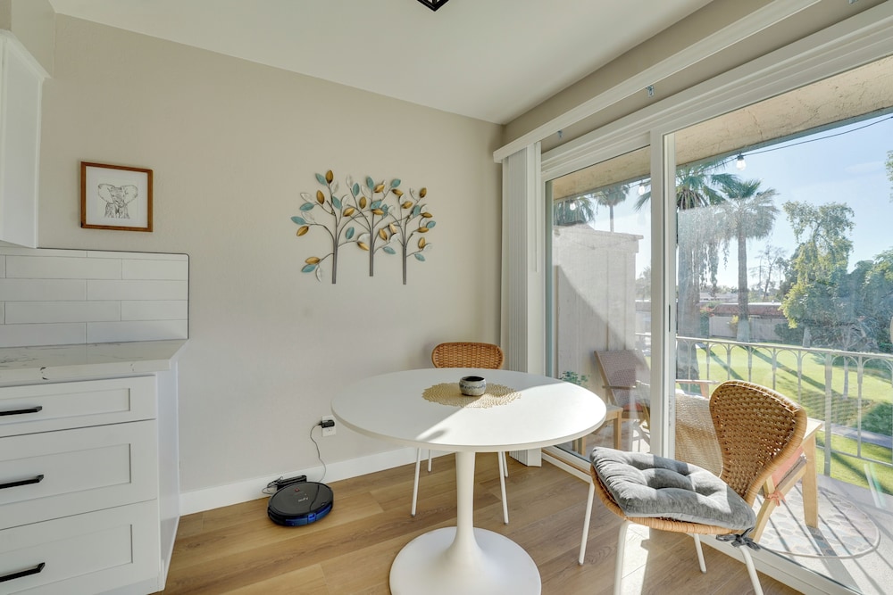 9 Mi to Downtown Tempe: Condo w/ Pool Access