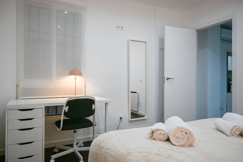 M Sen1692 Amplio Apartamento con Balc n en Calle