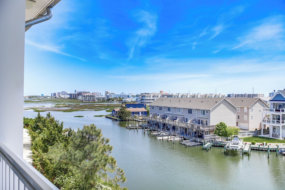 Ocean City Condo w/ Pool & Private Beach Access