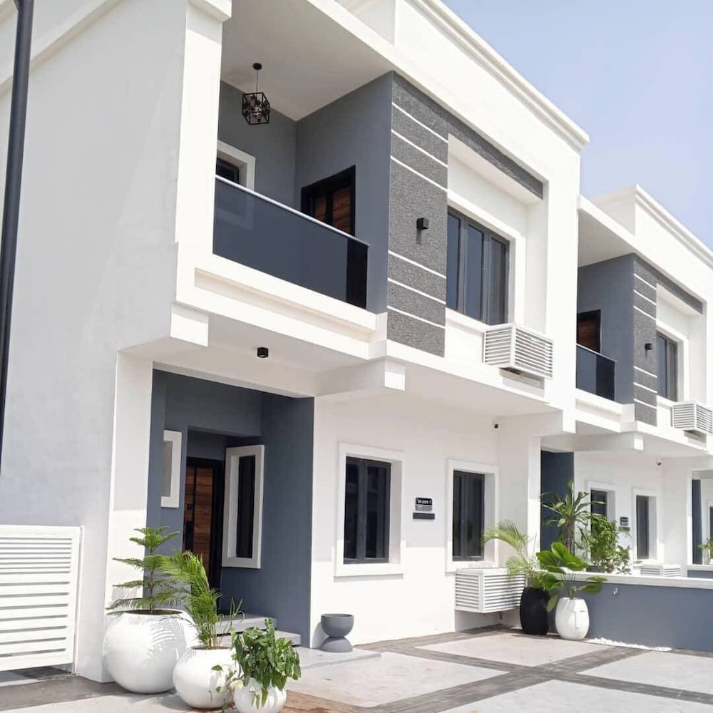 Elconia Apartments