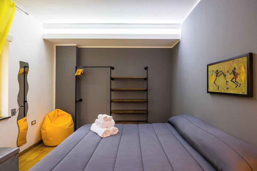 Fresh and Trendy Flat at Vomero