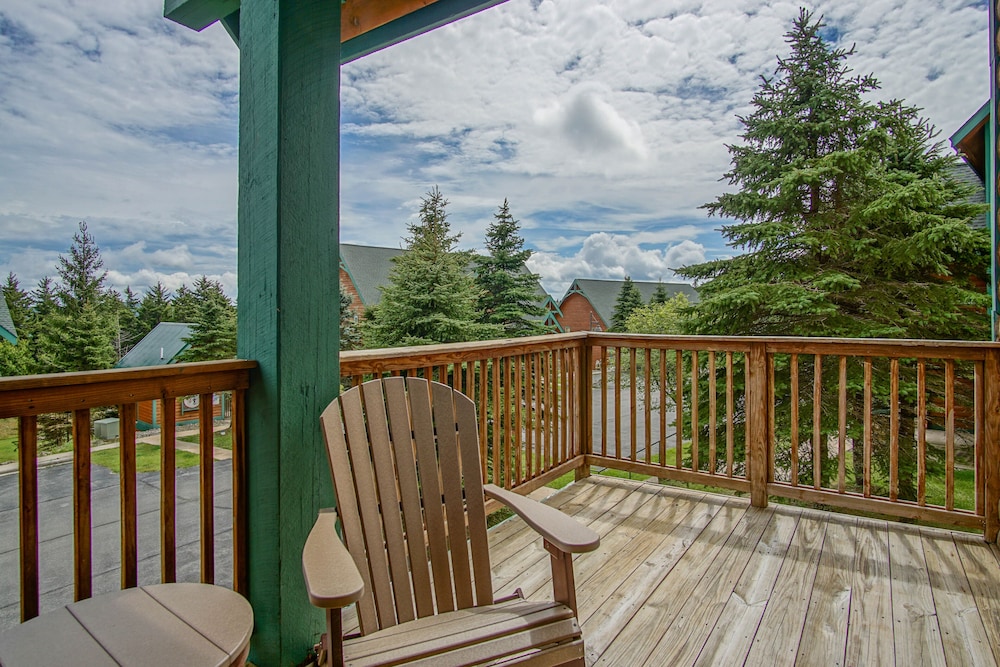 Camp 4 # 11: 3 Bedrooms + Bonus Sleeping Den, 3.5 Baths: Slope Side
