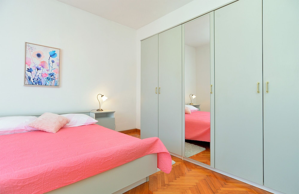 Apartment 1947 view 4