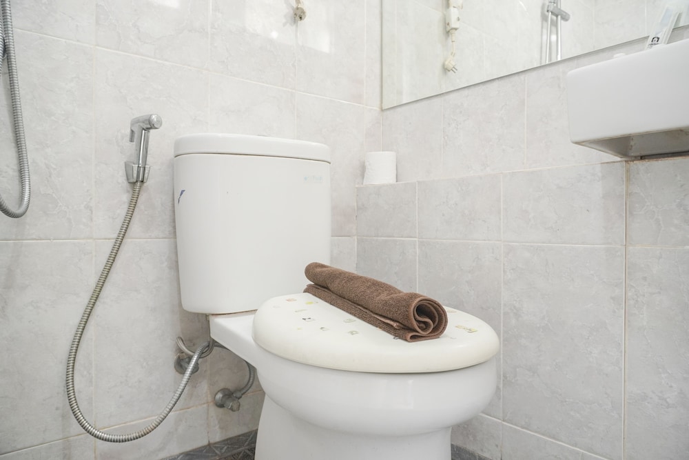 Good Deal And Homey Studio Bassura City Apartment