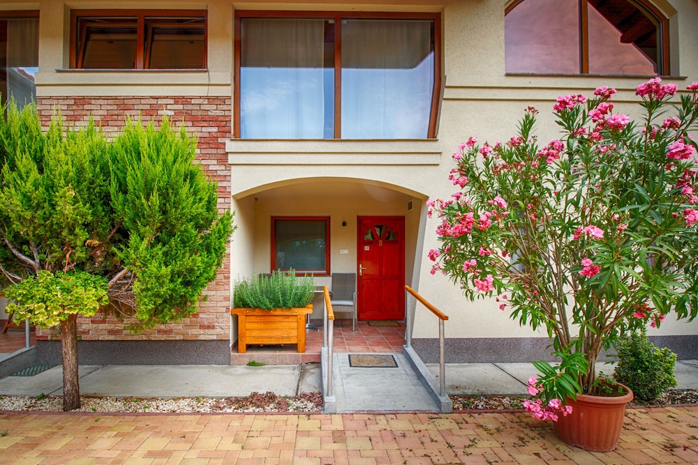 Erdei Guesthouse