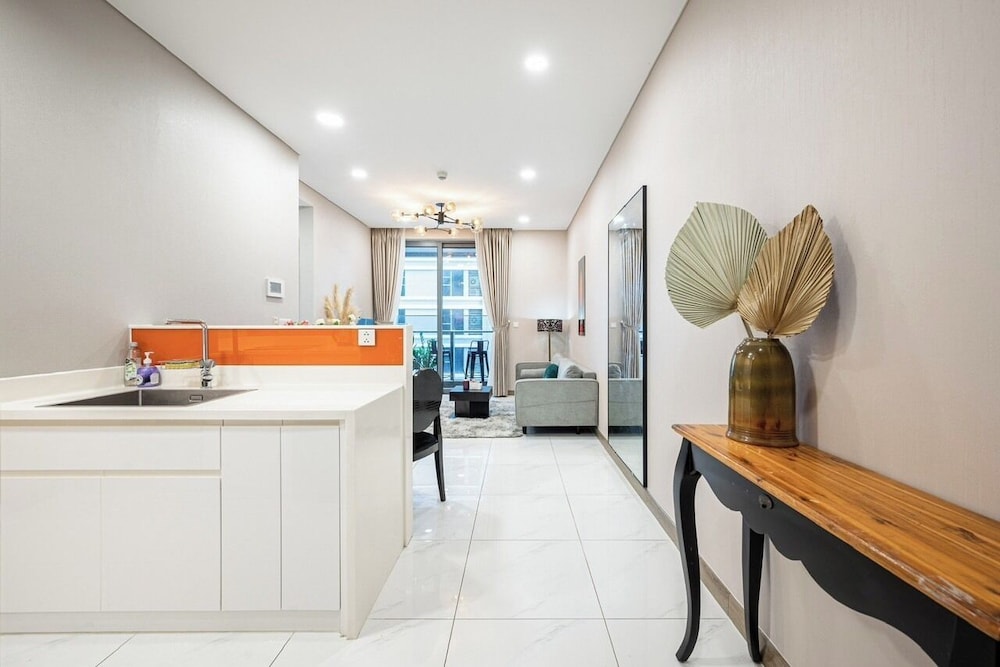 Luxury Sunwah Apartment near Landmark 81 - City View