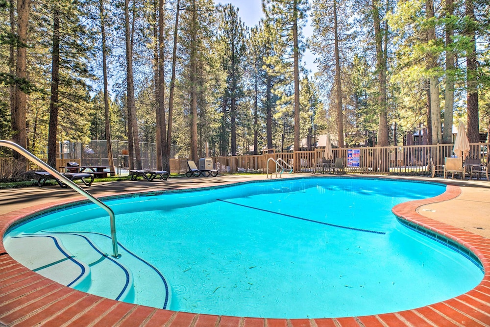 Walk to Shops & Eats: Mammoth Lakes Condo w/ Pool