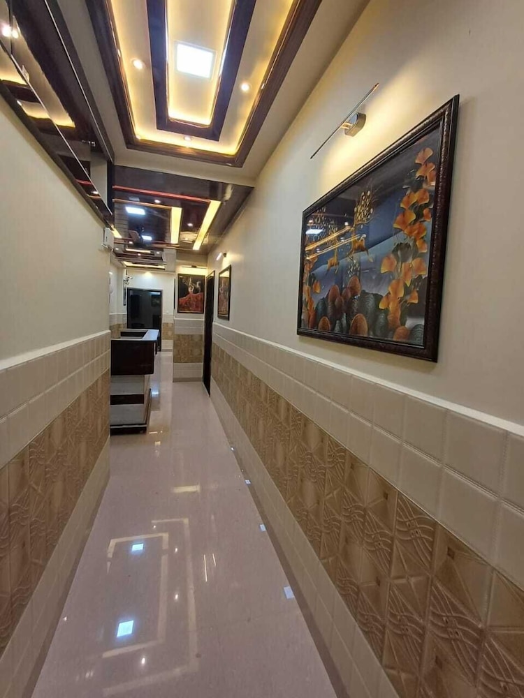Hotel Pragati palace