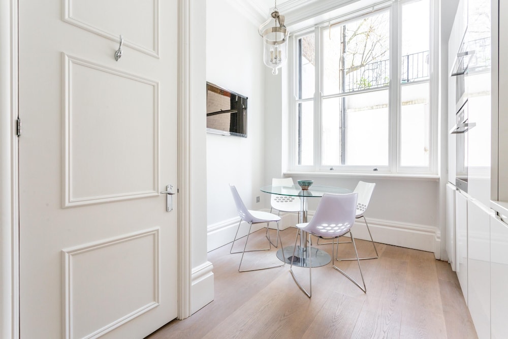 Gledhow Gardens Viii by Onefinestay