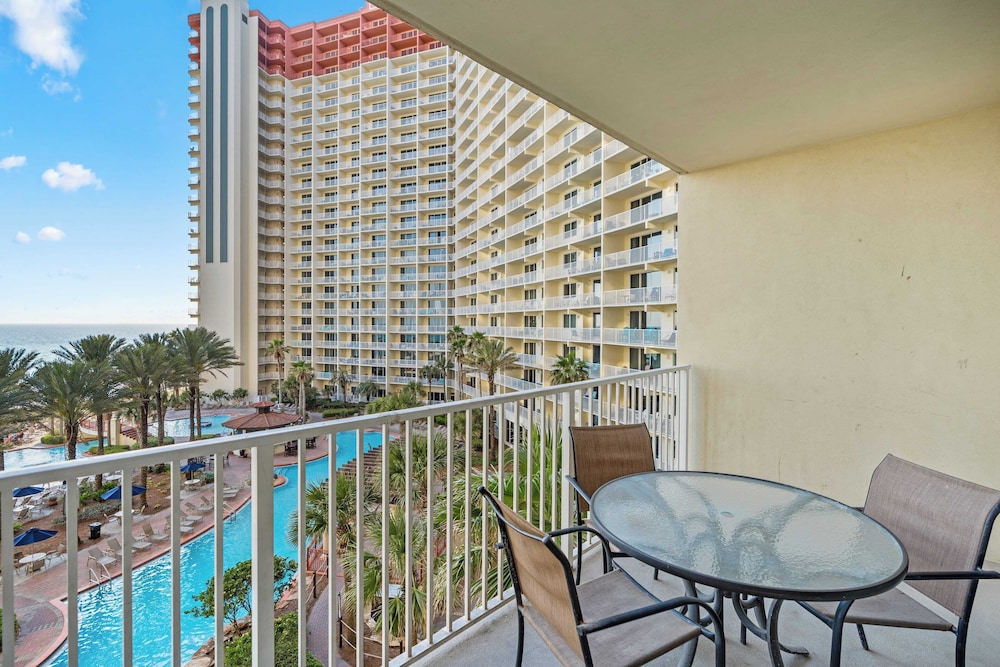 Relax at Panama City Beach Balcony, Parking, Walk to Dining