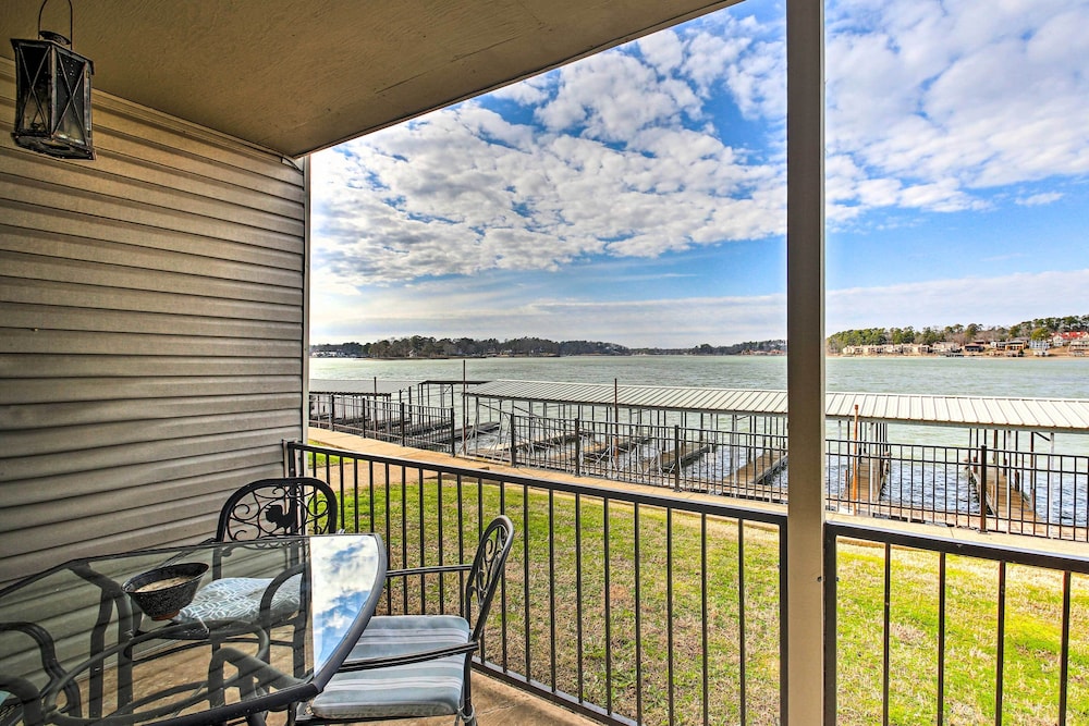 Hot Springs Condo on Lake Hamilton w/ Balcony! view 5