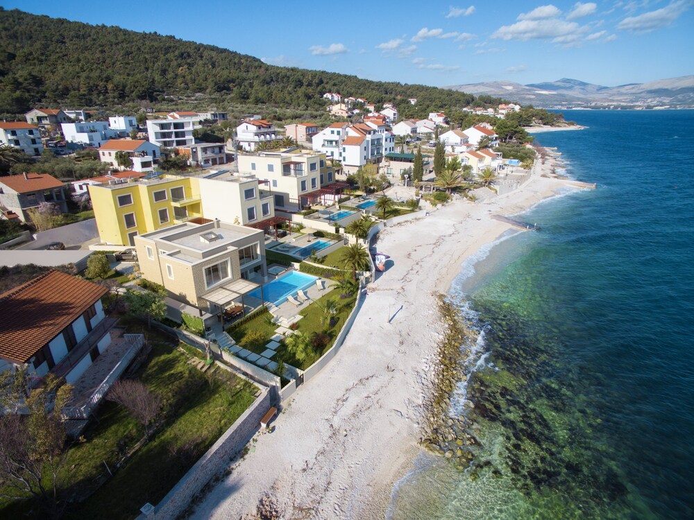 Acadia Beach Villas & Apartments, Slatine