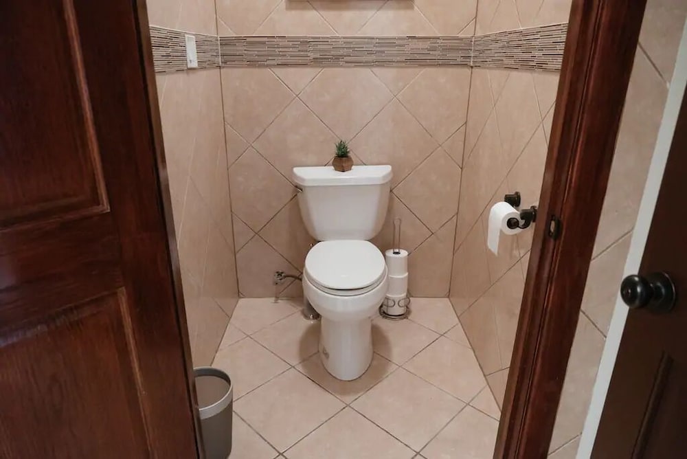 2BR Apt - Central Modern