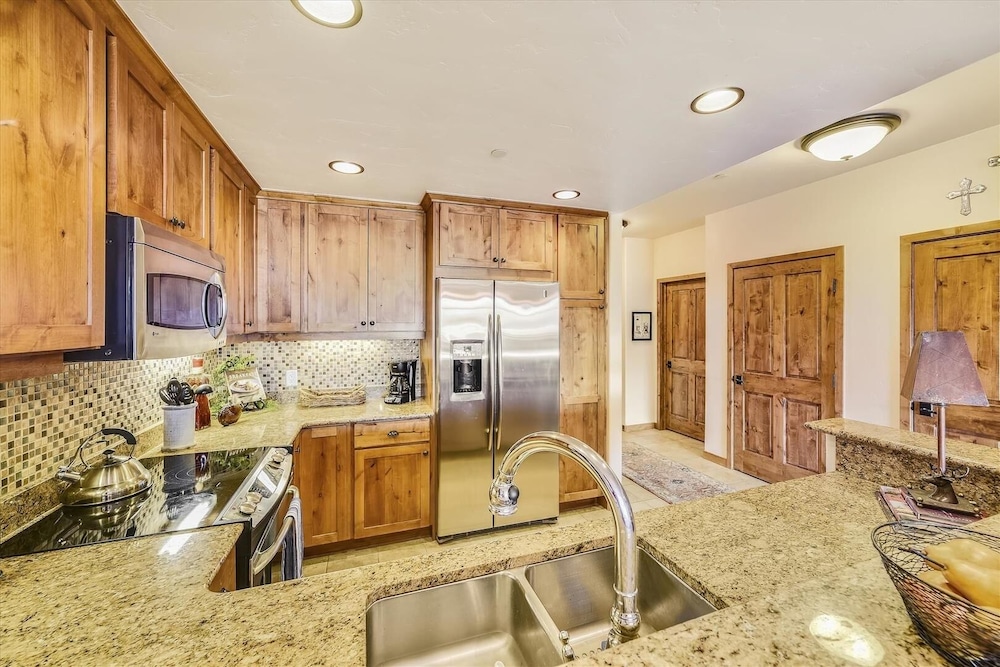 Timberline Cove 203 2 Bedroom Condo by RedAwning