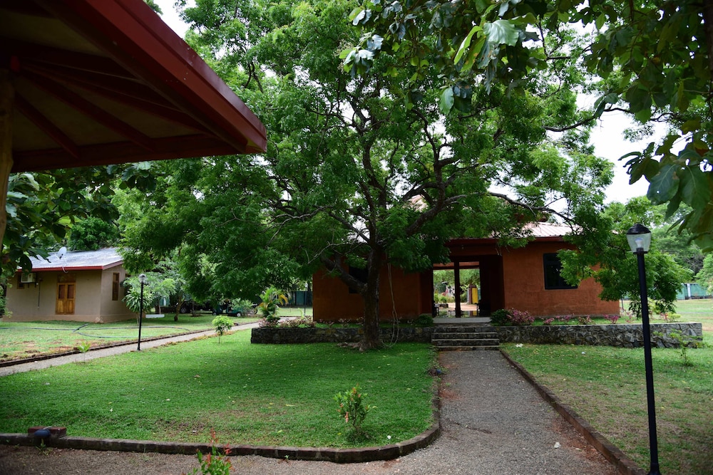 Indika Lake Resort