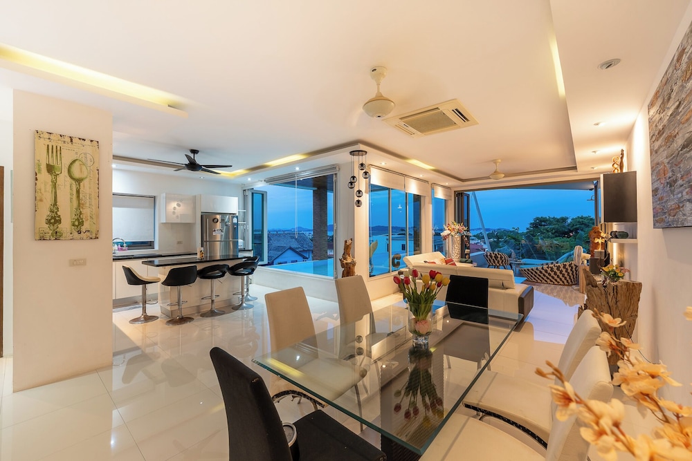 3BR Retreat Sea View V210