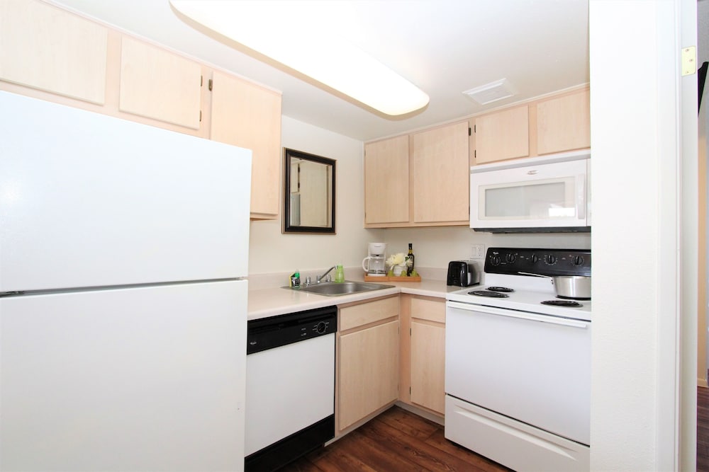 223-Fully Furnished with WiFi by RedAwning view 5