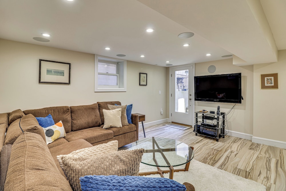 Walk to Hudson River Parks: Recently Renovated Apt
