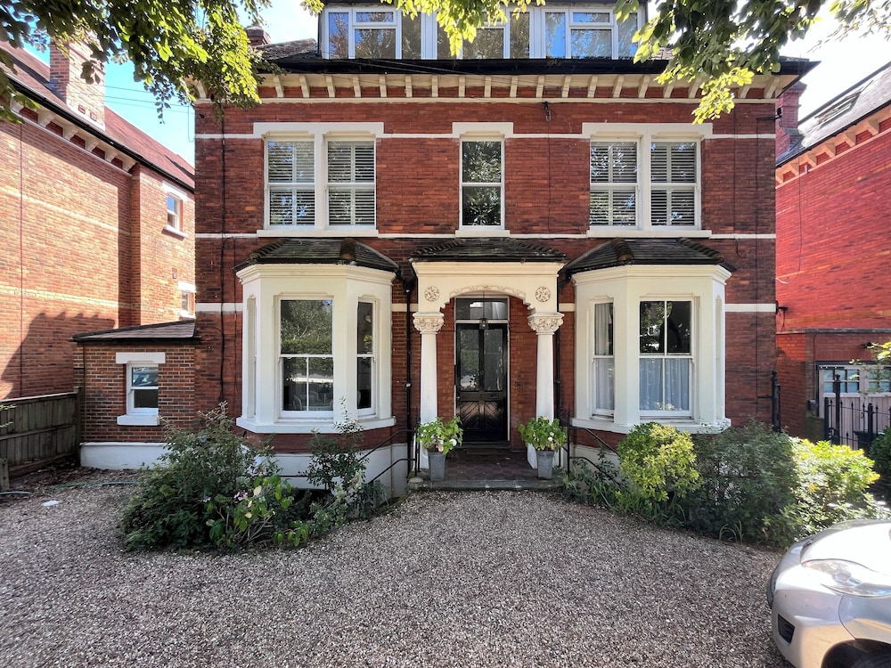 The West Hill Place - Dazzling 2bdr Flat