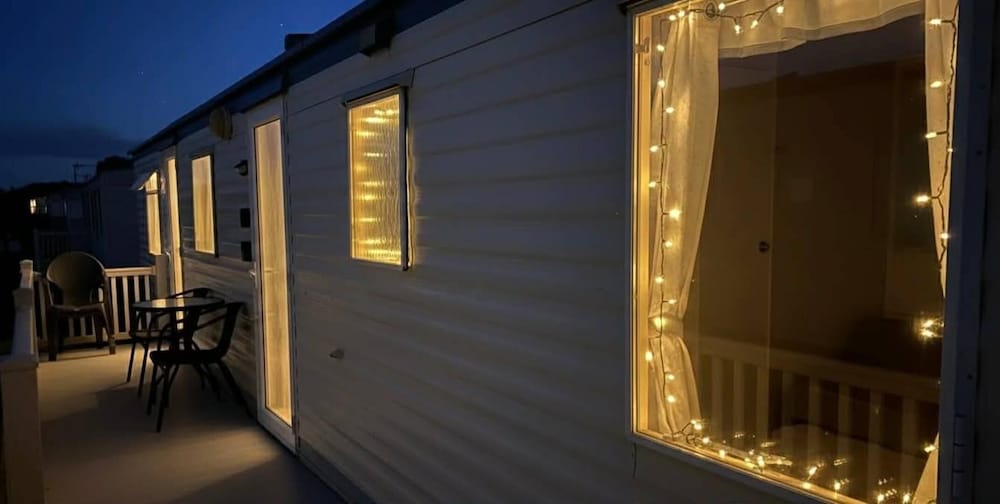 Cosy 3-bedroom Caravan With Decking