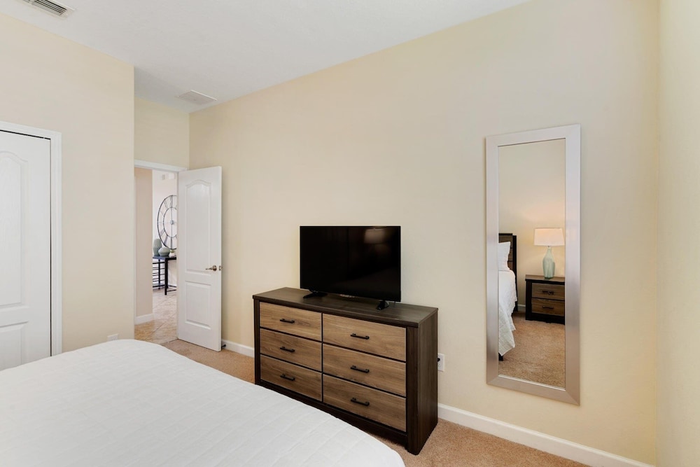 Paradise Palms Resort 5 Bedroom Home with Spa 5 Home