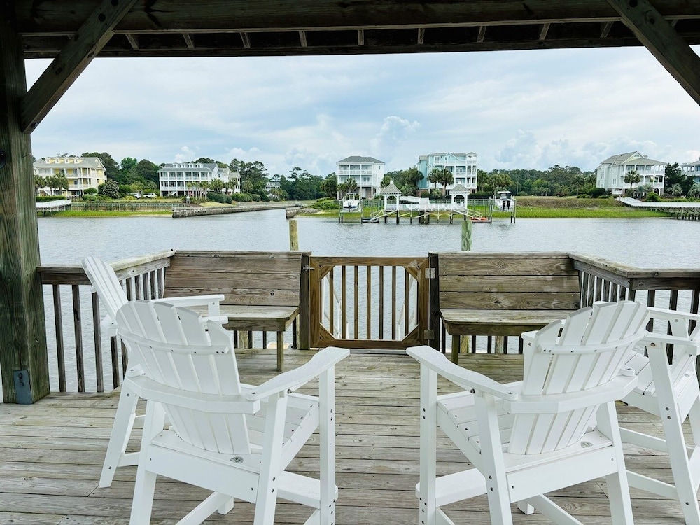 Gray Goose 5 Bedroom Home by RedAwning