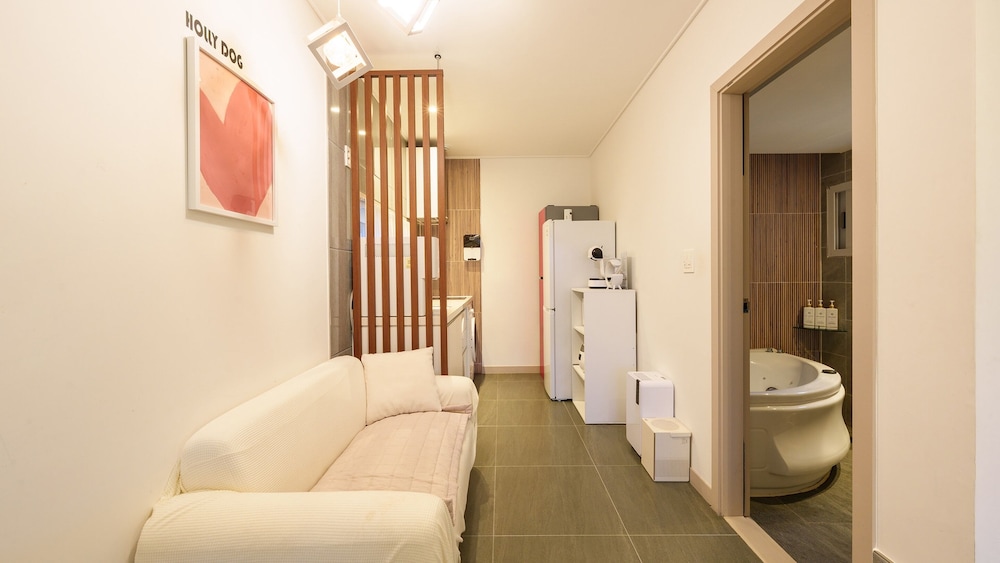 Taean Holy Dog Pool Villa